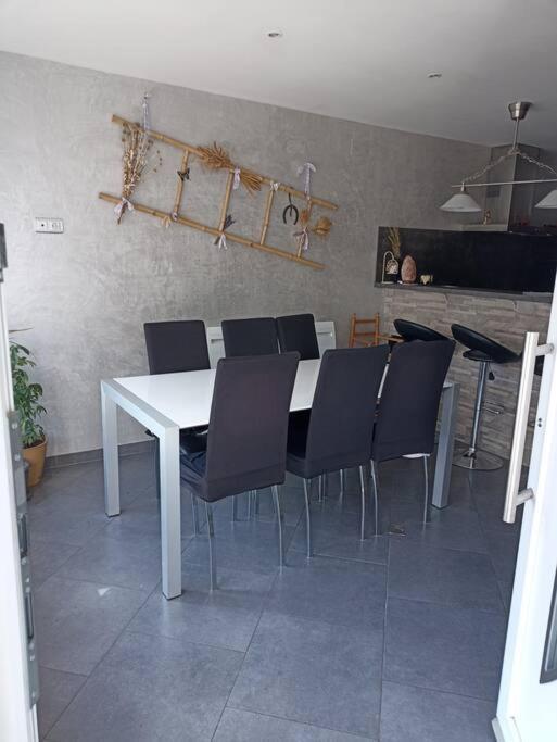 Appartement De 70M2 Tout Equipe Hargarten-aux-Mines Bagian luar foto