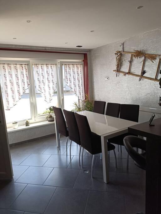 Appartement De 70M2 Tout Equipe Hargarten-aux-Mines Bagian luar foto